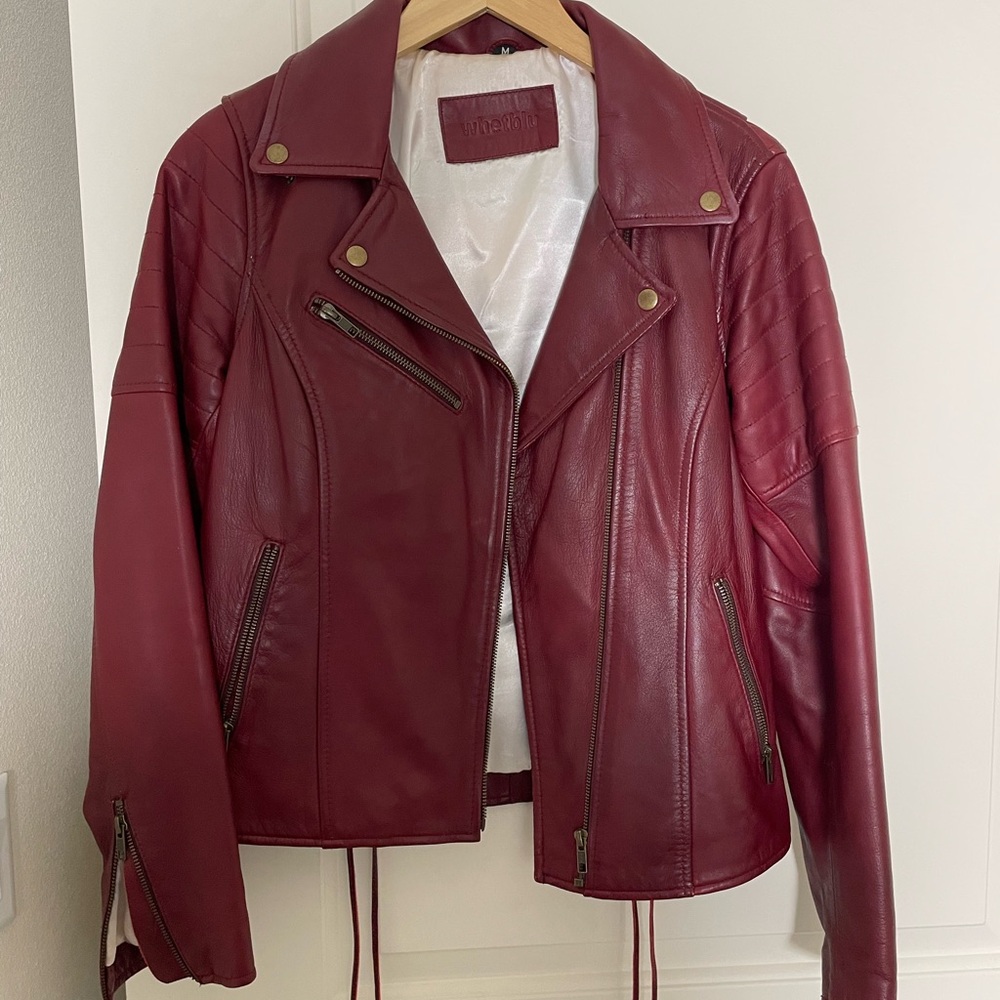 Whetblue, burgundy, size medium